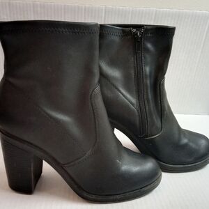 Zigi Soho Elegant Black Ankle Boots Side Zip Women's Size 7